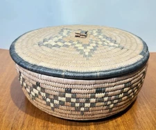 BEAUTIFUL Vintage  ZULU South African Handwoven Woven Lidded Large Basket