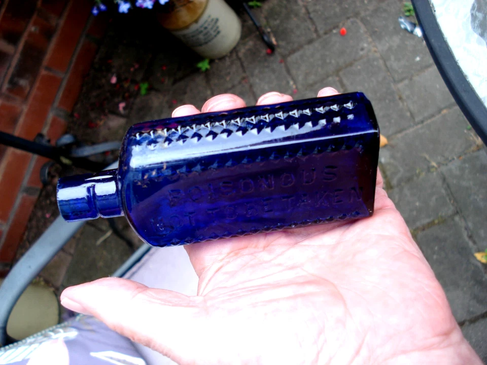 VERY  RARE INFIRMARY  ! HOB NAIL 3oz  POISON BOTTLE - Image 2 of 4