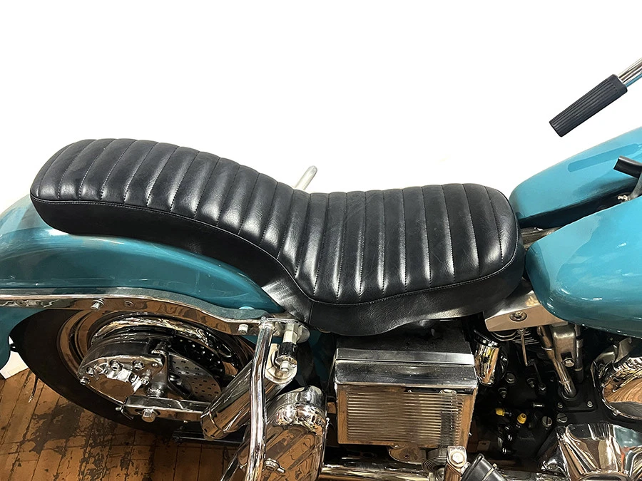 Asiento plegable Corbin Gentry negro para Harley Davidson Foto 2 de 4