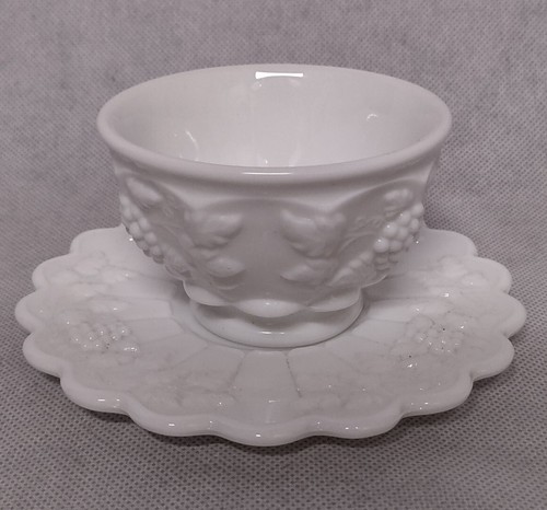 Westmoreland getäfelte Traube Tasse und Untertasse Set Milchglas - Bild 2 von 10