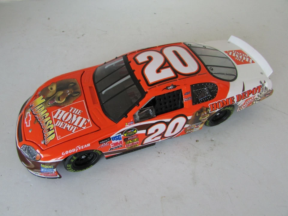 COCHE DIECAST DE ACCIÓN DREAMWORKS MADAGASCAR 2005 MONTE CARLO HOME DEPOT LoteD Foto 2 de 4