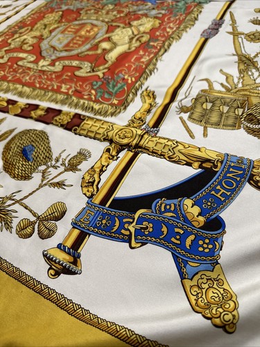 RARE Hermès Dieu et Mon Droit Queen's Silver Jubilee 1977 London UK Silk Scarf - Picture 3 of 5