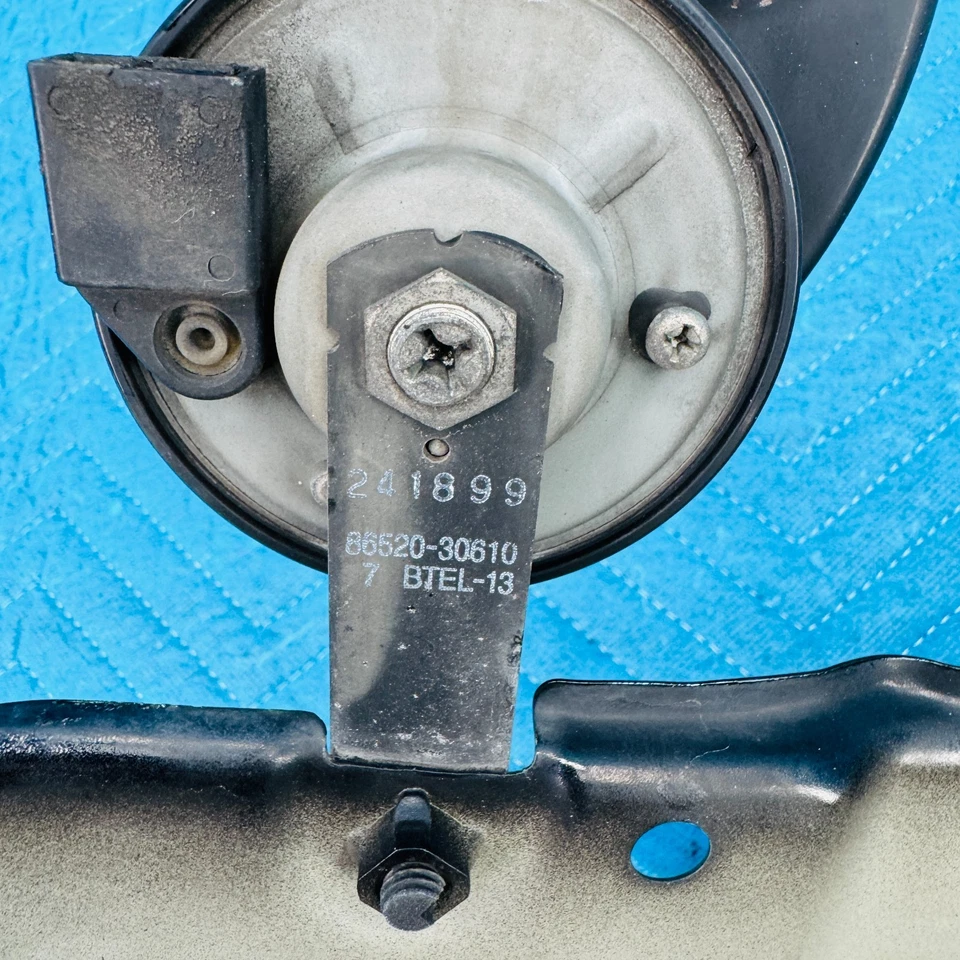 Panel de soporte del radiador superior delantero Lexus LS460 2007-2012 con bocinas OEM Foto 3 de 4