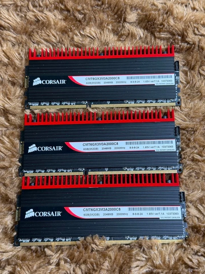 CORSAIR DOMINATOR GT CMT6GX3M3A2000C8 DDR3 6GB 3x2GB Used/Tested - Image 3 of 3