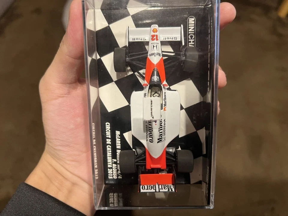 Minichamps 1/43 McLaren Honda MP4/4 2015 TAG Heuer modelo 30 aniversario Foto 2 de 4