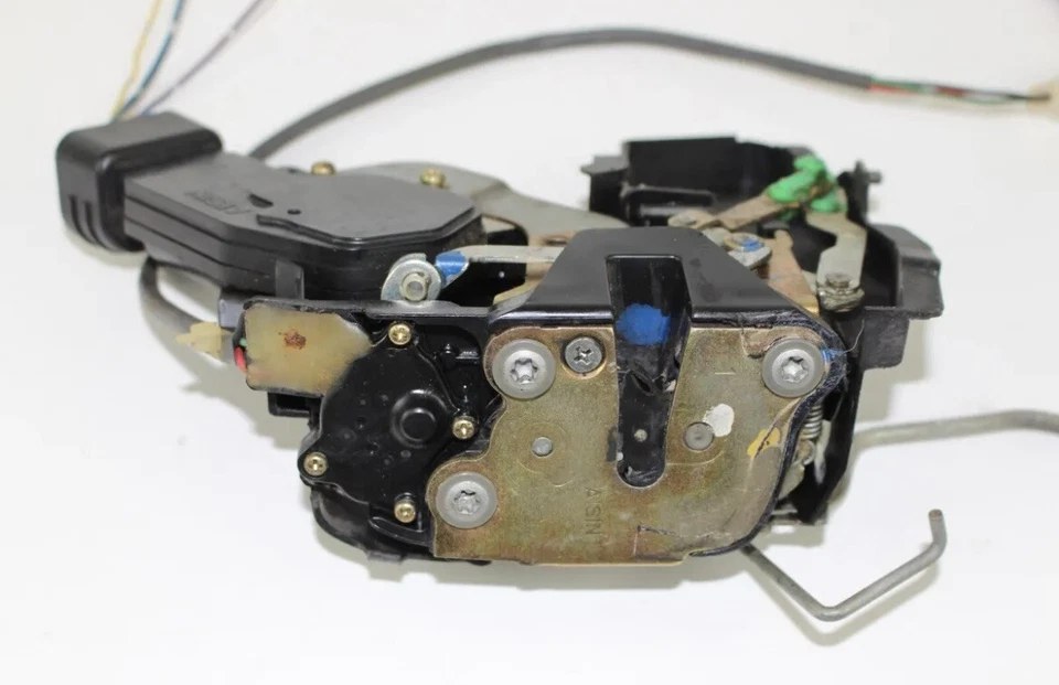 97 98 99 00 01 Actuador de bloqueo de pestillo eléctrico puerta pasajero delantero derecho Toyota Camry Foto 3 de 4