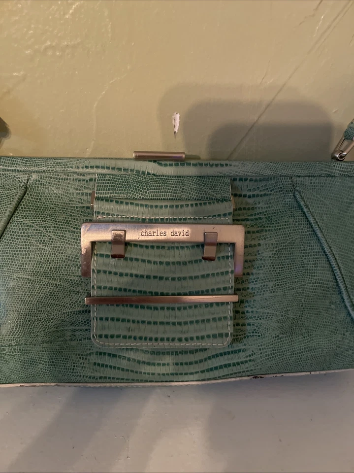 Cartera baguette de piel de cocodrilo verde Charles David para mujer Foto 2 de 4