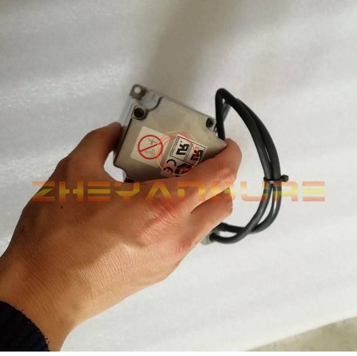 ONE Omron Servo Motor R7M-A20030-BS1 Used - Picture 5 of 5