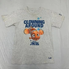 Disney Nemo T-Shirt Clowning Around Epcot Living Seas Graphic Tee VTG Small