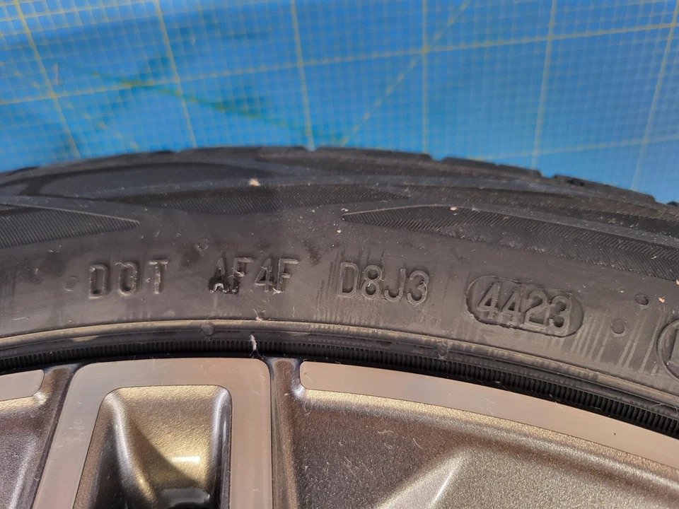 AMG 5-Doppelspeichen 18" 7,5Jx18 ET49 Continental EcoContact6 225/45/R18 DOT4423 - Bild 3 von 4