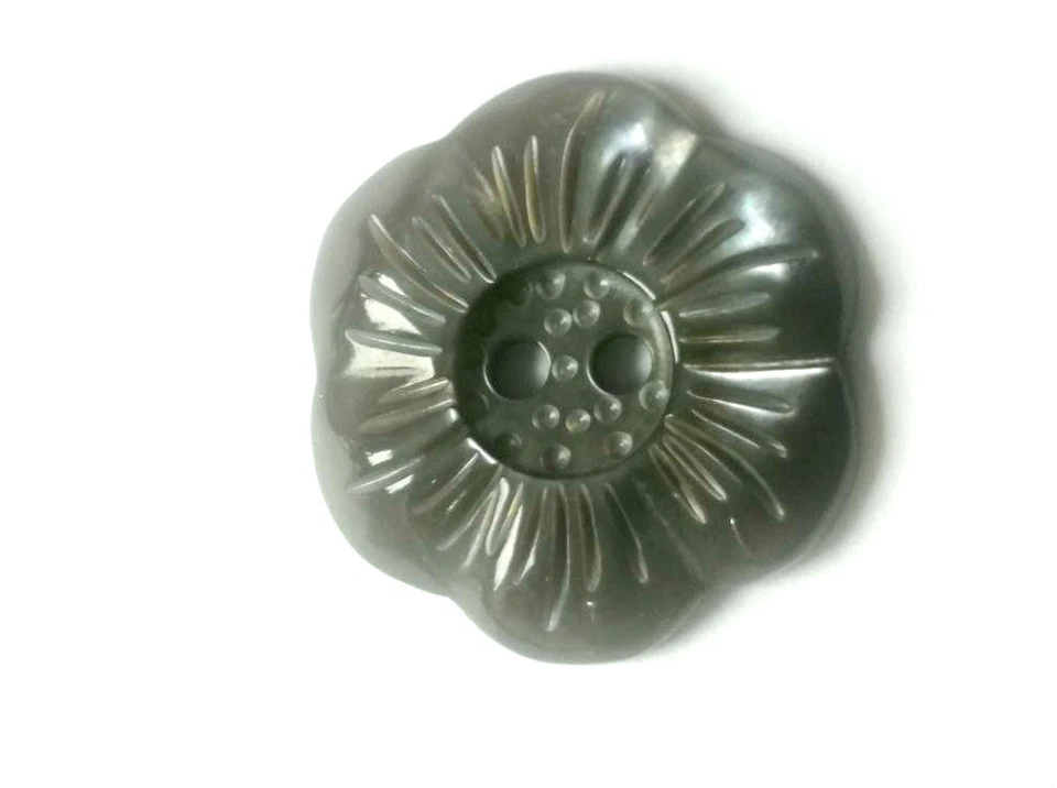 2 x Perlmuttknöpfe 18 mm Seco Blume weiß grau Nähen Stricken Handarbeit Häkeln - Bild 2 von 3