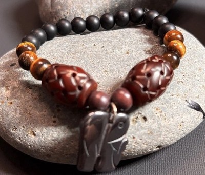 Hand carved Jade Beaded Charm Bracelet Brown Black Hand Carved Elephant