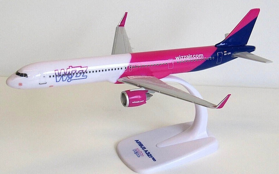 Ryanair 737MAX8 + EasyJet A321neo+ WizzAir A321neo |  1:200 Models | 3 Aircraft - Immagine 4 di 4