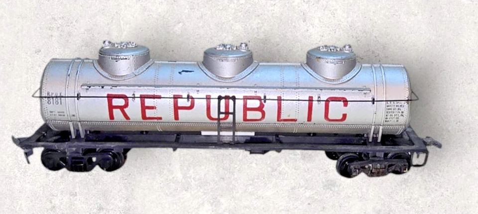 HO Scale Crown C151 Republic Triple Dome Tank Car - Image 3 of 4