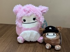 Squishmallows 7.5” NWT Pink Brina Bigfoot Clip On Benny Black Beanie Hat Set
