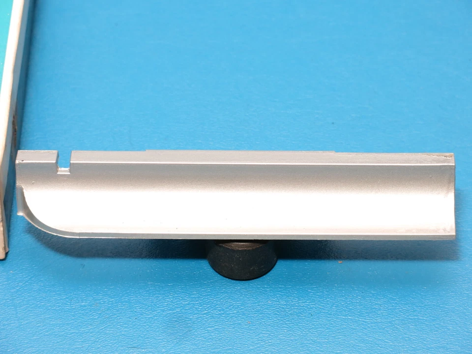 Nuevo de Lote Antiguo GM 1969 Oldsmobile Delta 88 98 mano izquierda izquierda izquierda parrilla a capó relleno moldura 403937 Foto 2 de 4