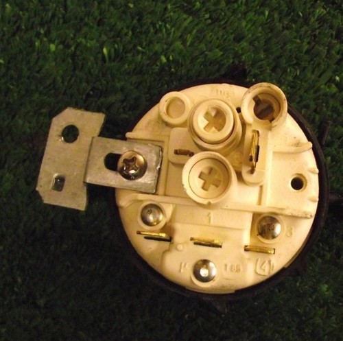 Waschmaschine INDESIT WDG1195W Druckschalter