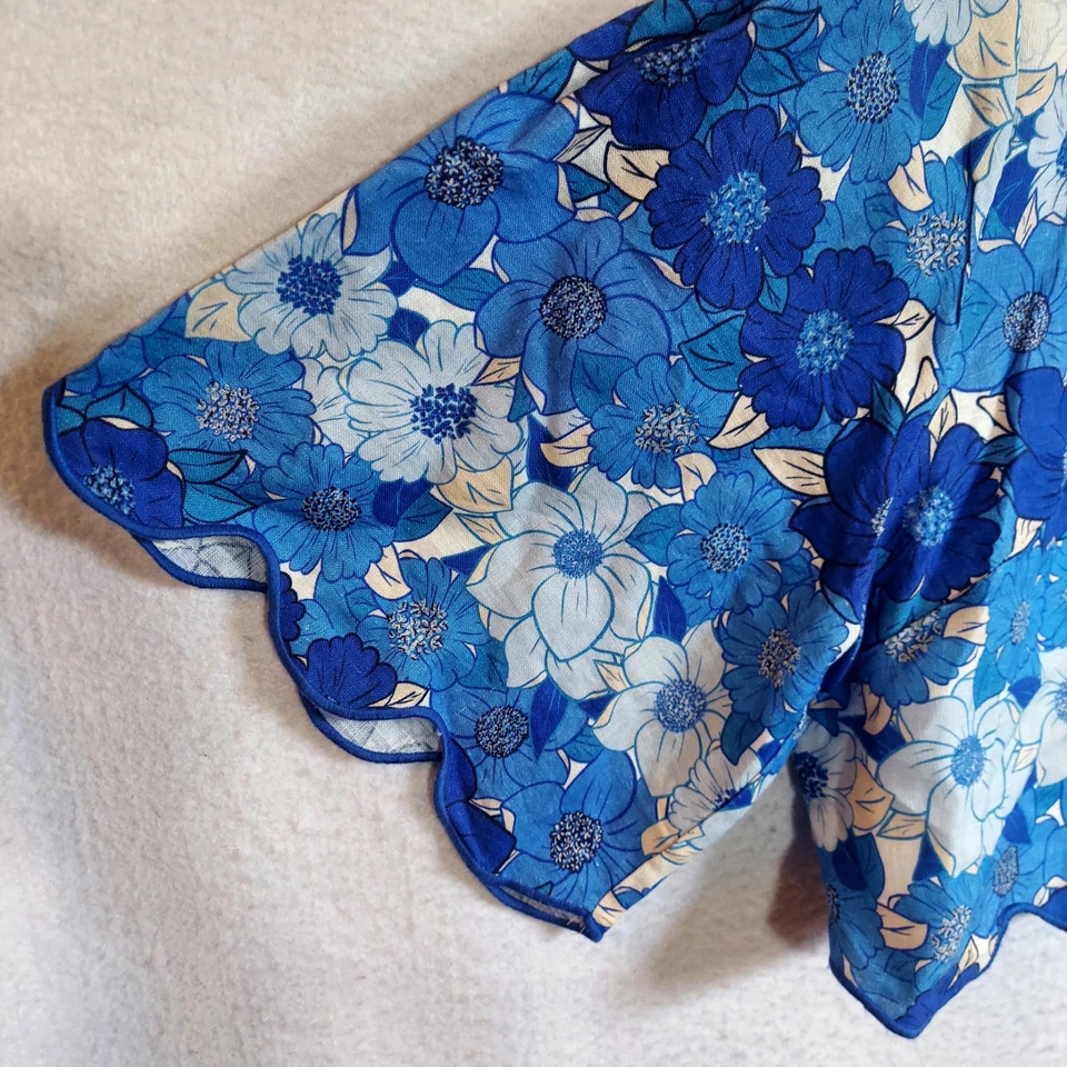 Farm Rio Women's Linen Crop Top Size XL Blue Flower Stripe Scalloped Hem - Image 3 of 4