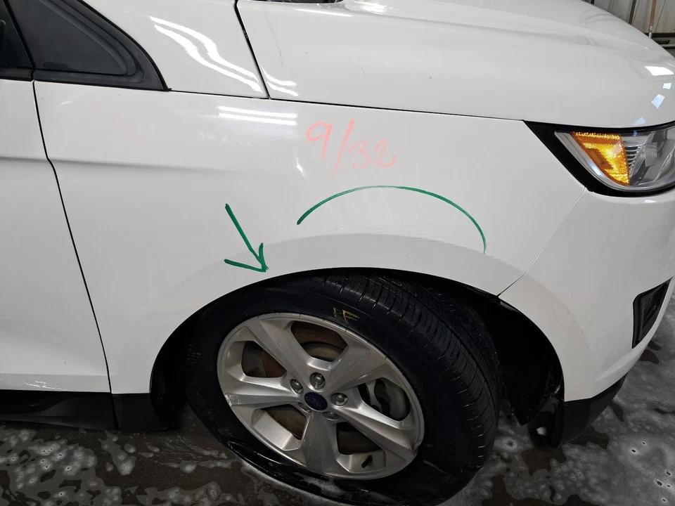 Used Center Tail Light Assembly fits: 2017 Ford Edge SE liftgate mounted center Foto 2 de 4