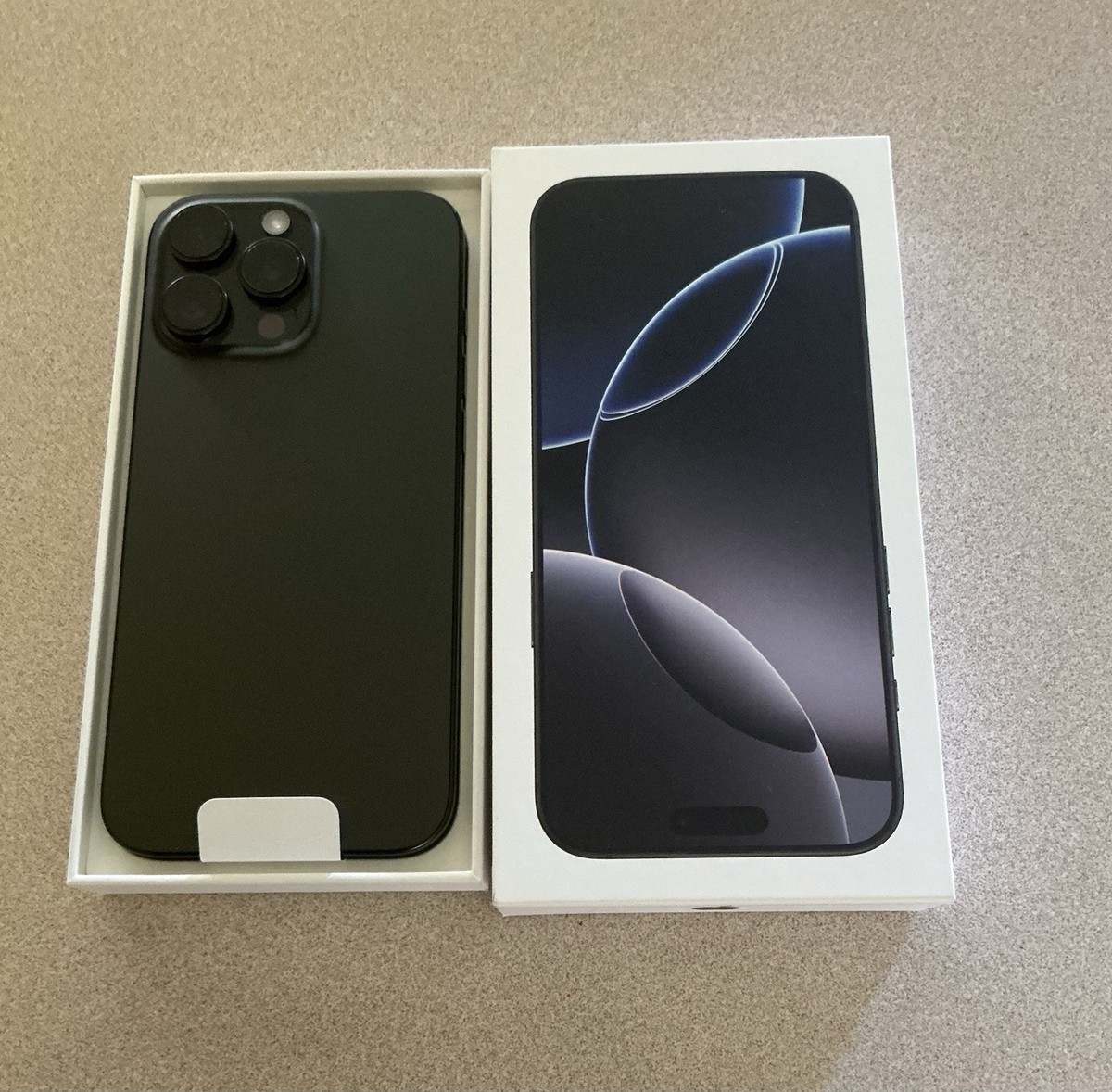iPhone 16 Pro max 1tb　ブラック　2台 Amazon.com: Apple iPhone 16 Pro Max, US Version, 1TB, Black