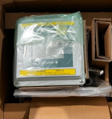 Yokogawa FLXA21-D-E-D-EA-P1-NN-A-N-LA-N-NN/UM  2 WIRE ANALYZER, PH,ORP AND MORE