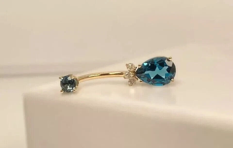 Anillo ombligo topacio azul creado en laboratorio de pera de 2 quilates enchapado en oro amarillo de 14 k Foto 2 de 4
