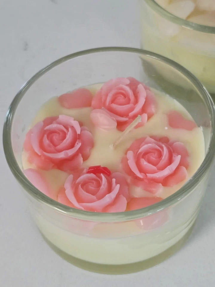 Velas para bodas/fiestas en tarro de cristal con rosas de cera. Hecho por encargo 3,5 oz Foto 2 de 4