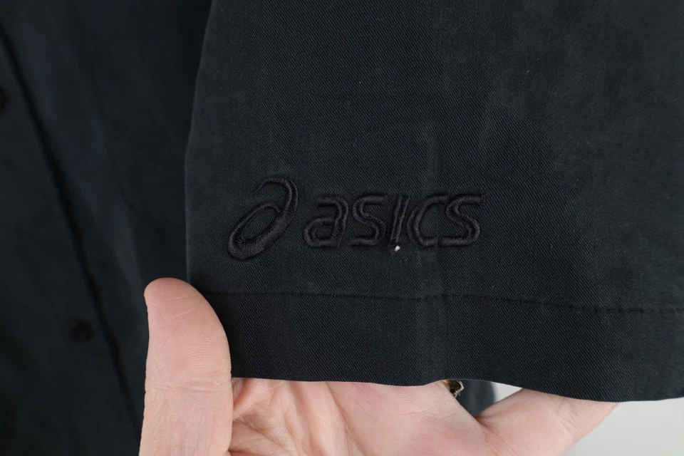 Camisa masculina vintage Asics grande desbotada soletrar manga curta colarinho botão preta - Imagem 4 de 4