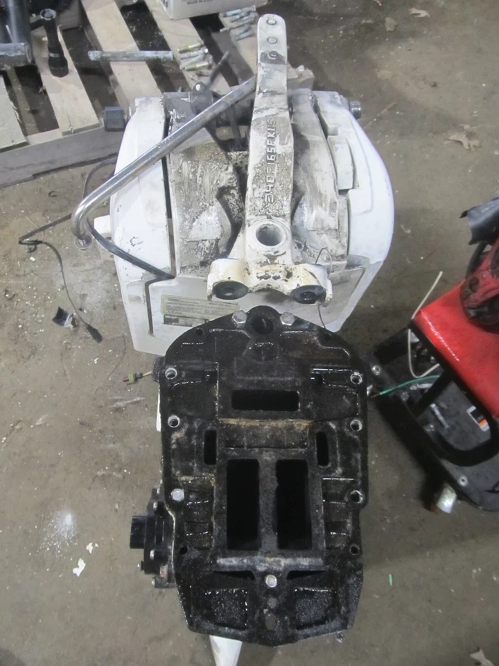 Evinrude 2007-09 115 hp fueraborda Etec 25" E-Tec sección media con carcasa de escape Foto 3 de 3