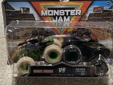 Spin Master Monster Jam (2022) Grave Digger vs Soldier Fortune Toy Truck 2-Pack