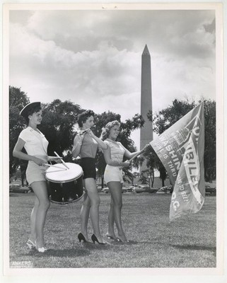 Female Patriotic Pinup 8x10 Washington Monument 1957 DC Original Photo J14718