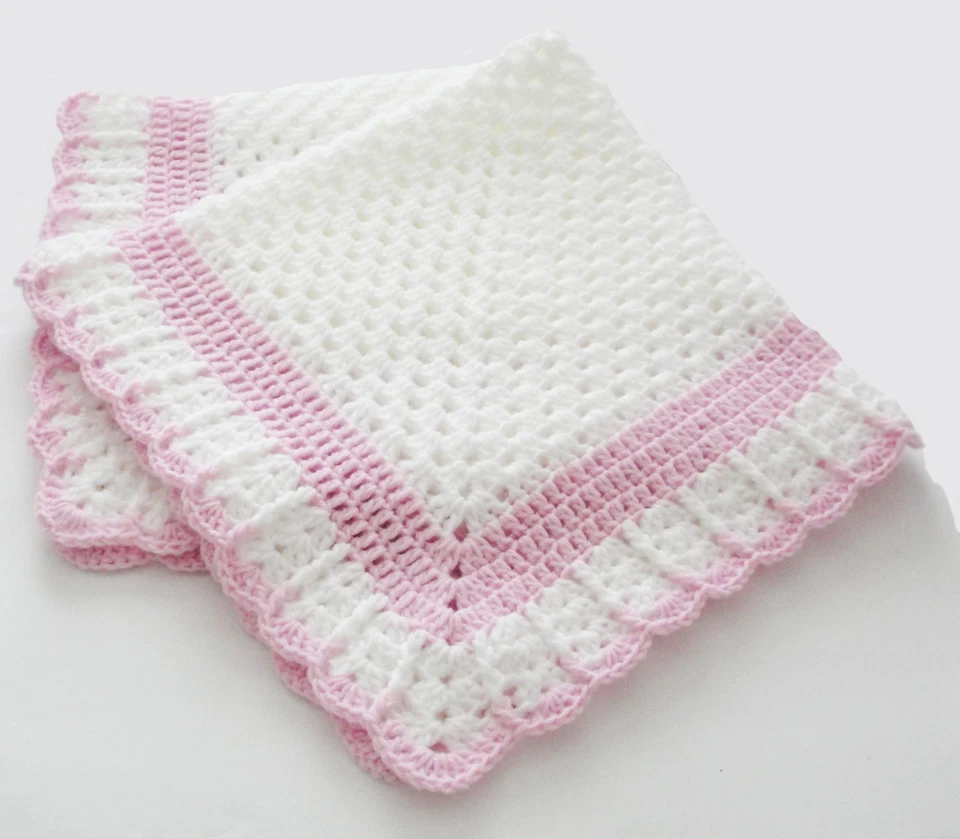 Nueva Manta Bebé Hecha a Mano Ganchillo Blanco y Rosa Pastel Multiusos con Sombrero Foto 3 de 4