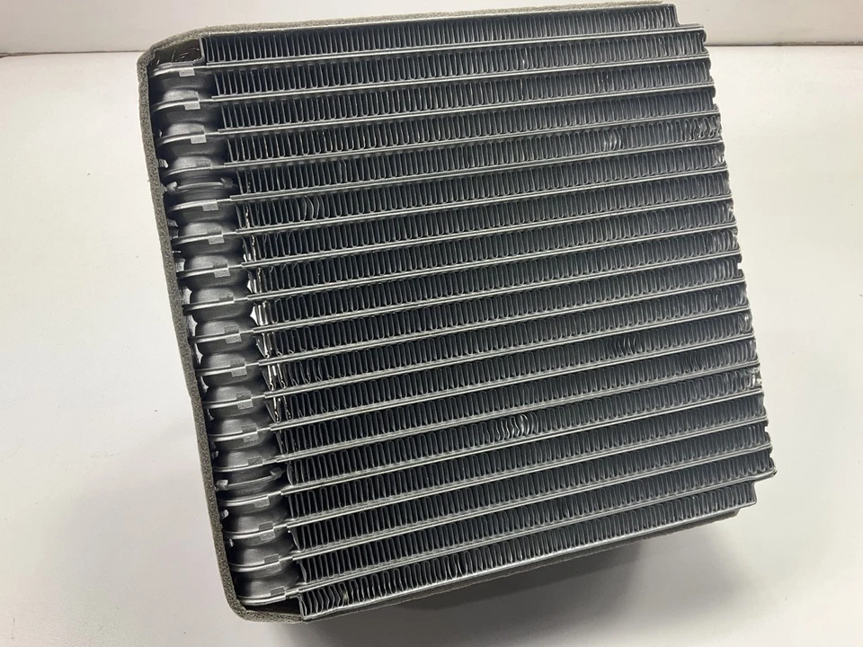 Núcleo evaporador de aire acondicionado automático 7 703-0062 para Kia Sedona 2003-2005 3,5 L V6 Foto 2 de 4