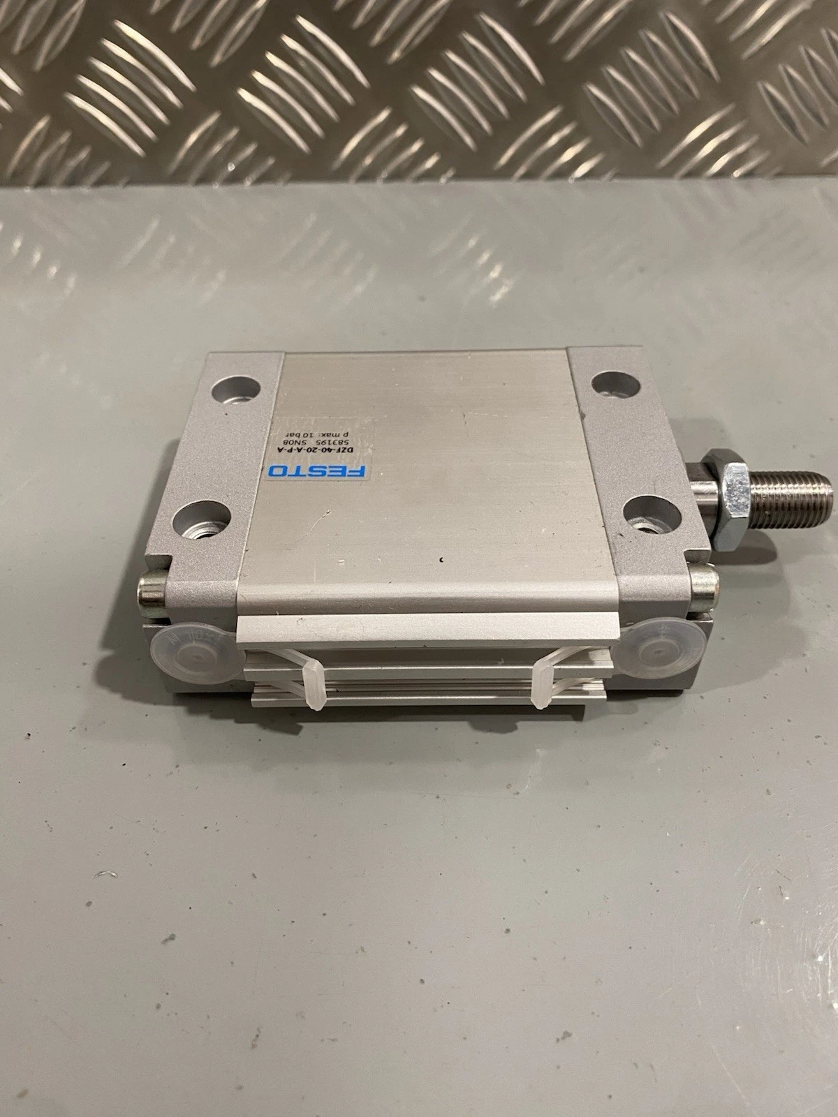 Festo 583195 DZF-40-20-A-P-A Flat Cylinder Brand New 4