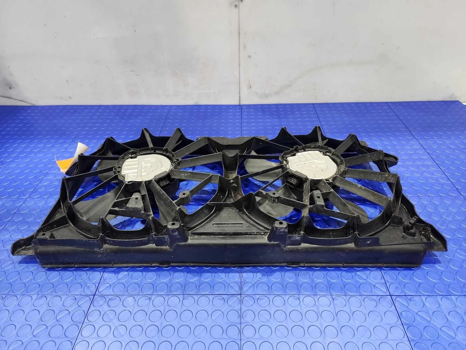 Conjunto de ventilador de refrigeración del motor Chevrolet Silverado 1500 14-18 original OEM Foto 4 de 4