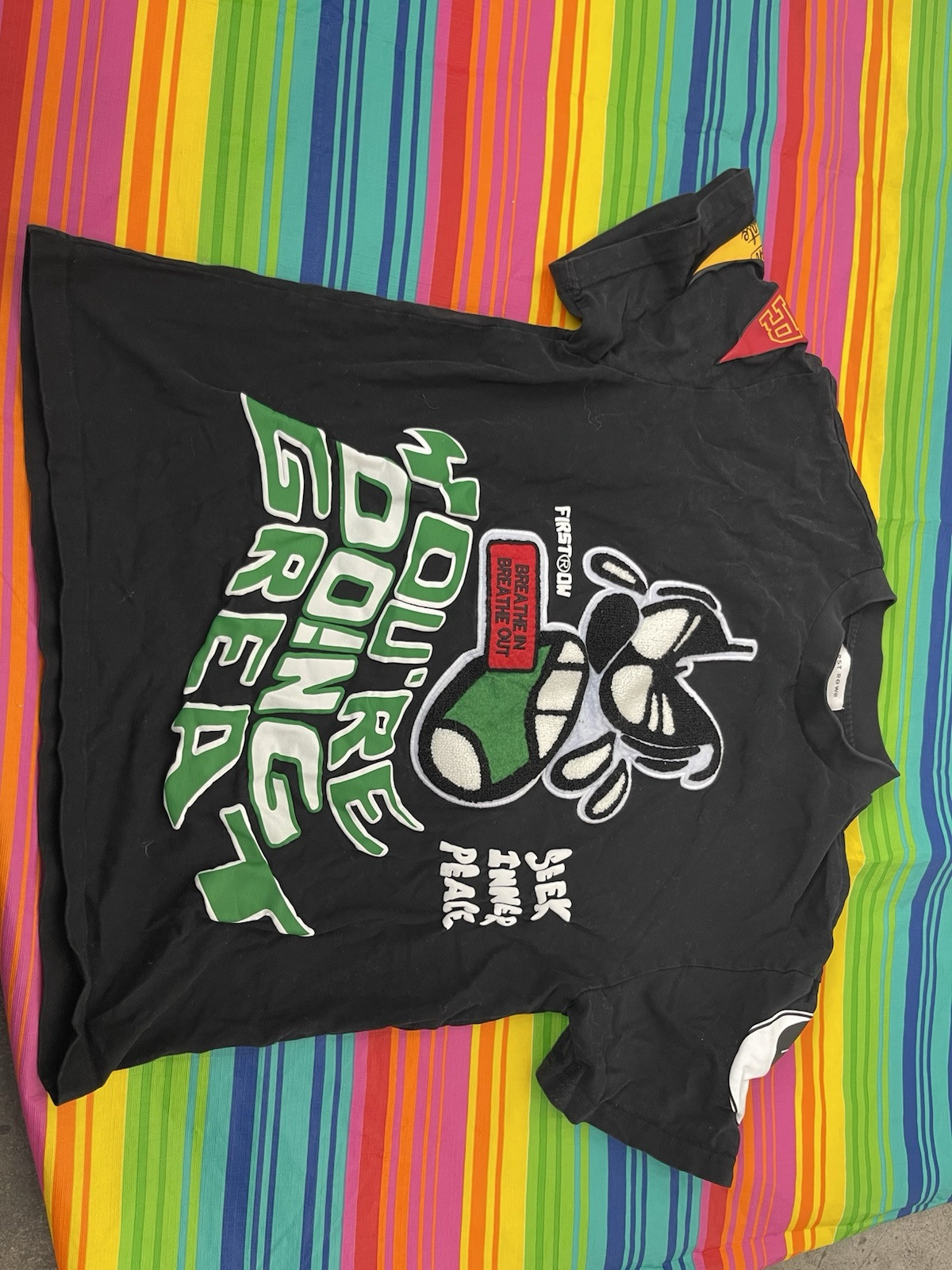 T shirt prima fila taglia S nera maglietta manica corta grafica multicolore H47