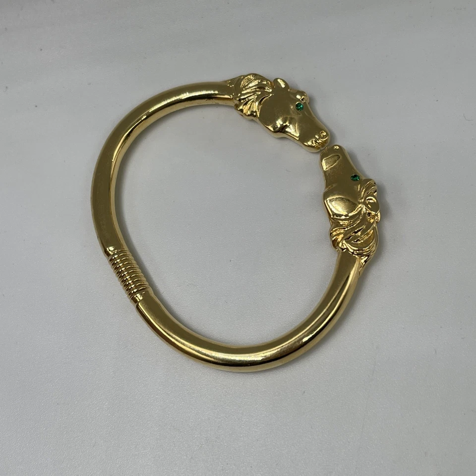 KJL Kenneth Jay Lane Caballo Placa Dorada Cabeza Brazalete Ojos Verdes Puño Foto 4 de 4