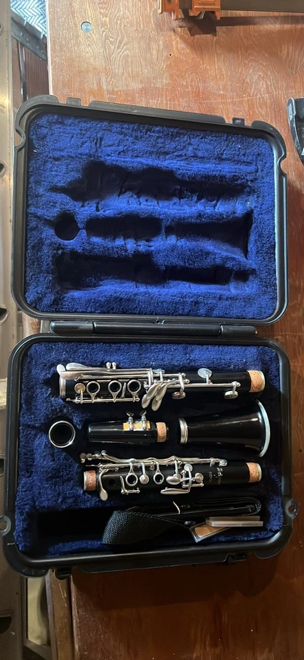 Clarinete de madera Selmer Signet 100 con estuche rígido vintage Foto 2 de 3