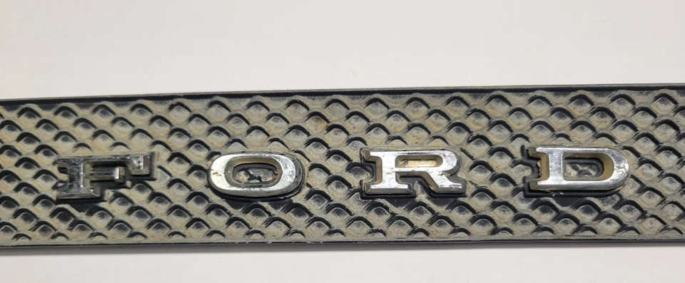 1970-1971 Ford Torino GT Cobra Deck Lid Trunk Trim Molding D0OB-63425A39 - Image 3 of 4