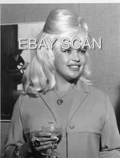 JAYNE MANSFIELD HOLDING DRINK   CANDID  8X10 PHOTO 262