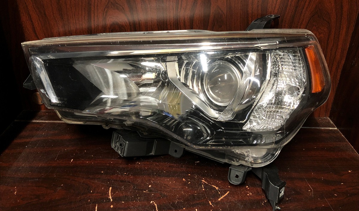 2015-2018 Toyota 4runner Right Side Halogen Headlight OEM Ahr15pp2