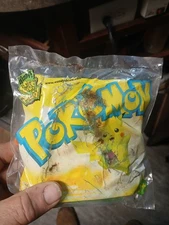 VINTAGE POKEMON CHARIZARD CARD HOLDER WENDYS KIDS MEAL TOY SEALED 2002