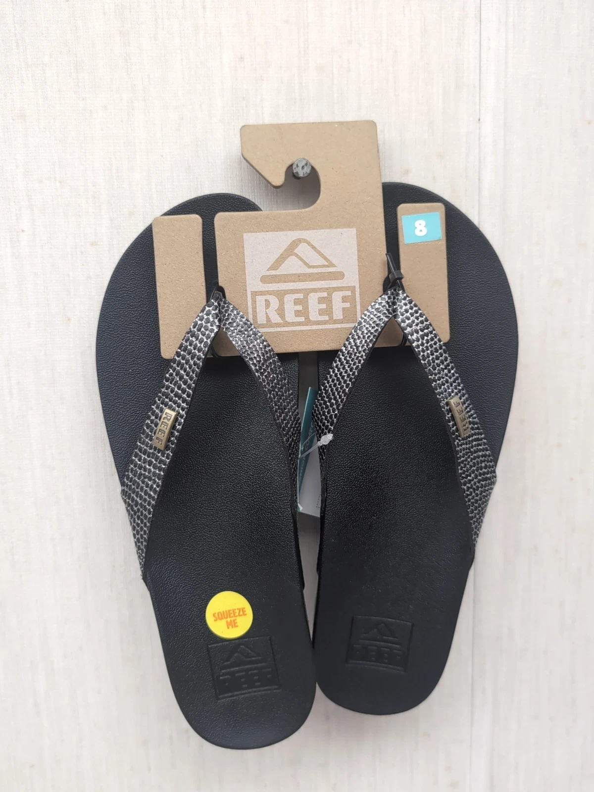 Reef Women's Cushion Court Flip Flops Black Sassy Size 8 Black & Silver A51
Opens in a new window or