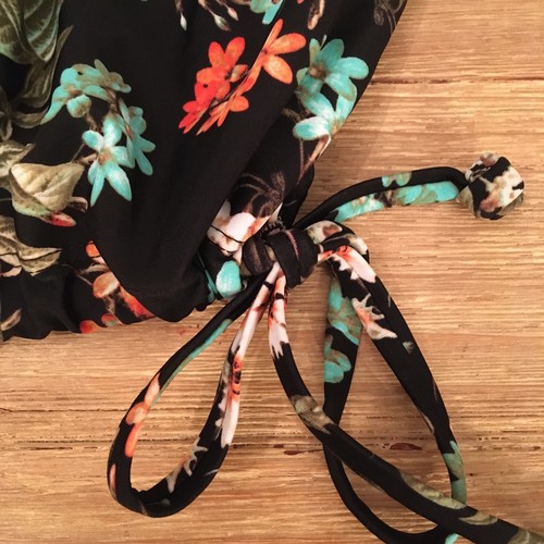 Jaclyn Smith Swimwear Blouson Tankini Top Black Floral Cinched Waist Size 6 NEW - Picture 2 of 4