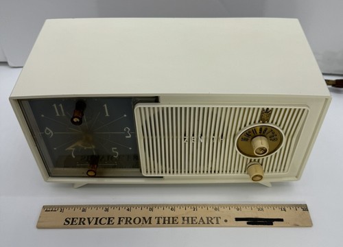 Radio d'epoca a valvole AM da tavolo Zenith bianco/avorio E514 MCM decorazione metà secolo - Foto 13 di 16