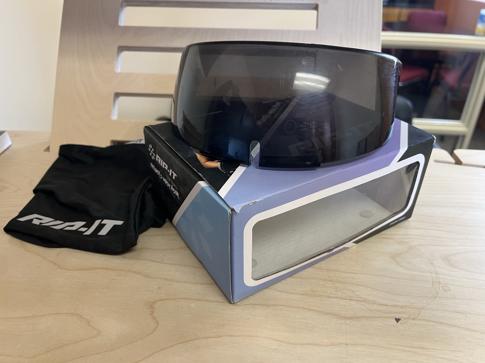 Pre-Owned RIP-IT Softball Fielder's Face Mask Visor Smoke Gray with Cloth Box