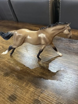Breyer #62118 Bella 2017 Horse of the Year Running Thoroughbred Classic
