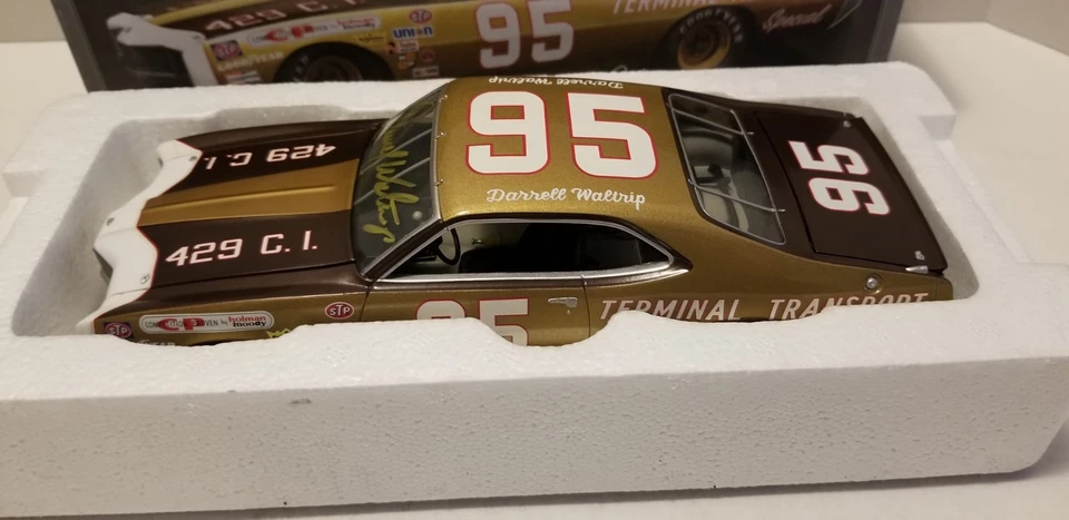Darrell Waltrip #95 "亲笔签名" 1971 水星循环码头运输 1/24 — 第 2/4 张图片