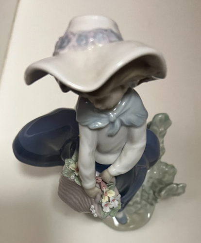Lladró 5222 Spring Splendor Pretty Pickings Girl with Bonnet & Basket of Flower - Picture 5 of 11