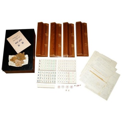 ANTIKES CHINESISCHES MAHJONG-SET UM 1930 + THEKENSTÄNDER & GELD IM ORIGINAL
